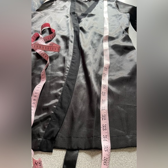 La Vie En Rose 🌹 Black Satiny Mesh Trim Robe Size S/M - Picture 10 of 11